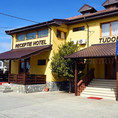 Hotel Tudor Ploieşti Dış mekan fotoğraf